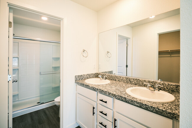 Building Photo - 2129 Shady Tree Cir