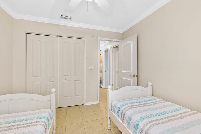 Building Photo - 11 Oceanside Dr