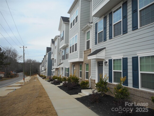 Building Photo - 3033 Matthews-Indian Trail Rd