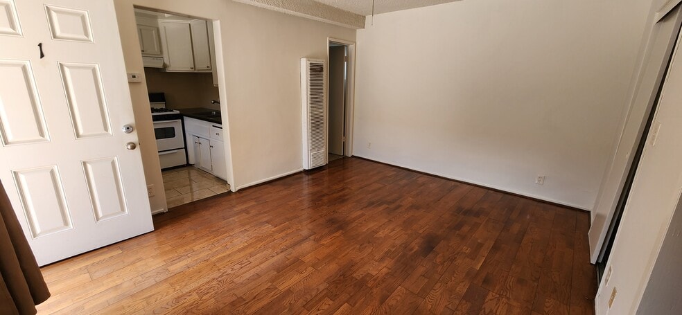Building Photo - Islander Apartments