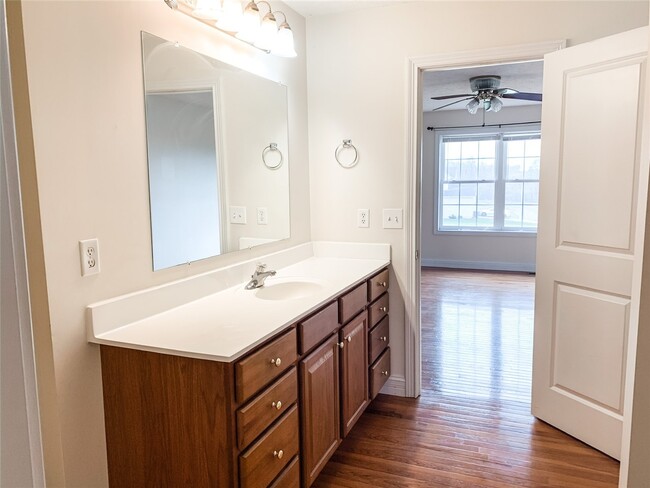Building Photo - 545 Genrose Dr