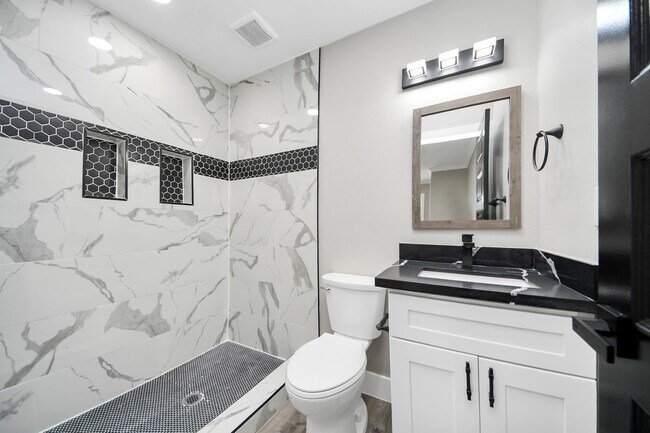 Building Photo - 10114 Fairfax St