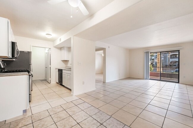 Building Photo - Spacious Condo with Resort-Style Amenities!