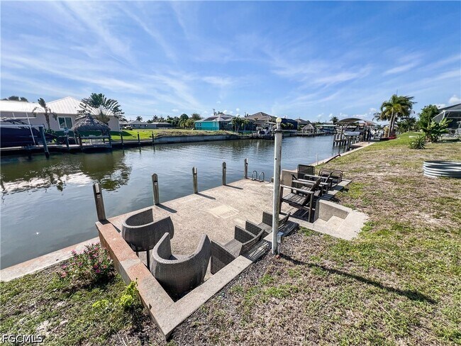Building Photo - 4530 SW 10th Ave