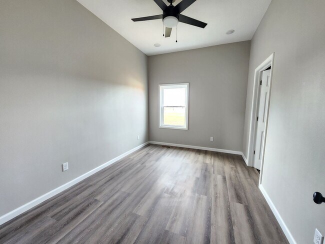 Building Photo - Spacious 3-Bedroom, 2-Bathroom Home AVAILABLE NOW!!