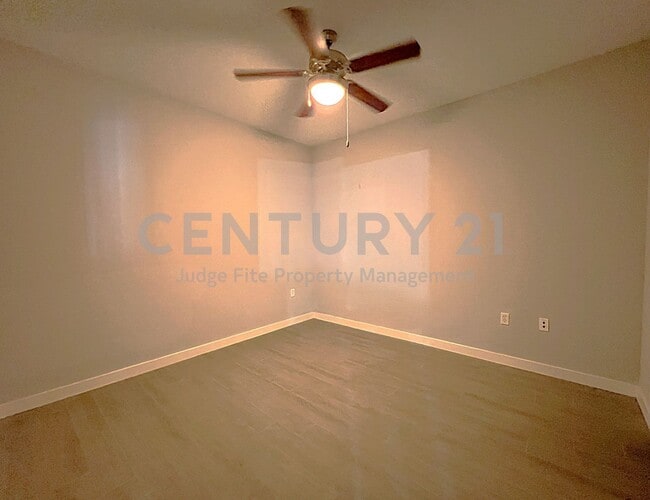 Building Photo - Well-Maintained 2/2 Condo Just a Short Walk From SMU!