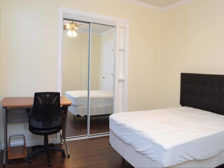 Building Photo - 113 Lexington Ave