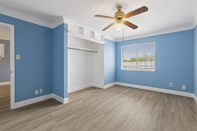 Building Photo - 6502 Spg Br Dr