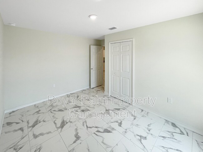 Building Photo - 122 Ivan Ave S