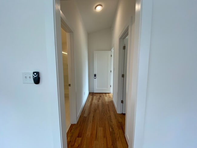 Building Photo - Room in Single Family Home on Heck St
