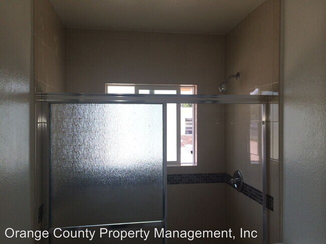 Building Photo - 714-718 W 20th St