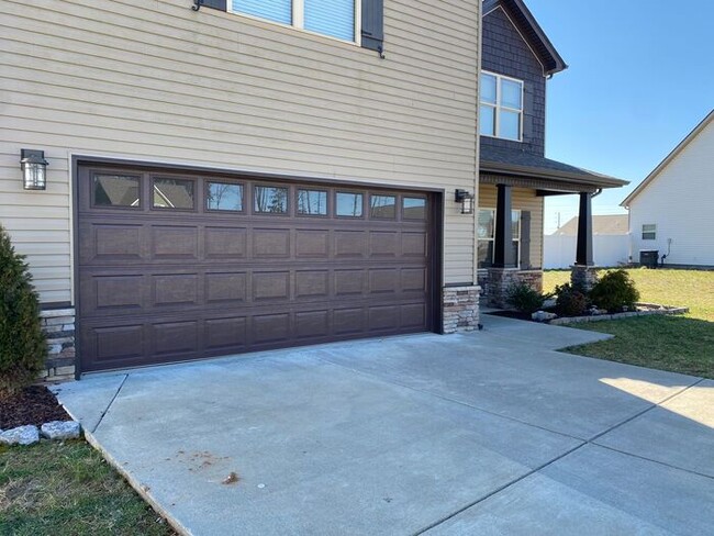 Building Photo - Beautiful House in Murfreesboro - 2 Car Ga...