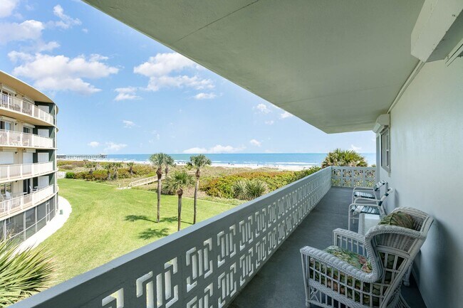 Building Photo - Beautiful furnished Ocean front condo available after April 2026 to December 2026