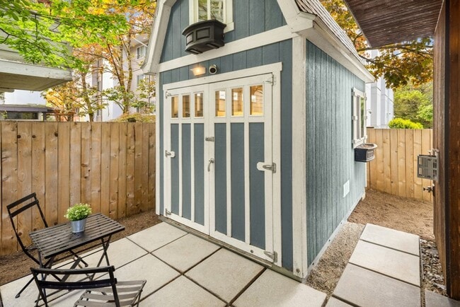 Building Photo - 3bd/3ba Seattle Townhome