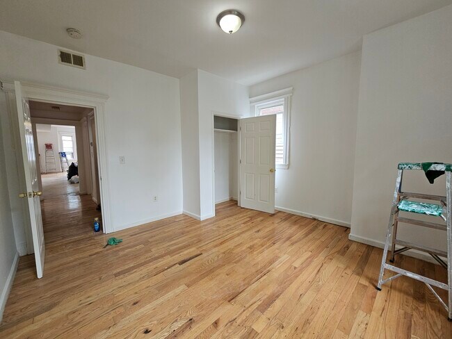 Building Photo - 855 S 15th St