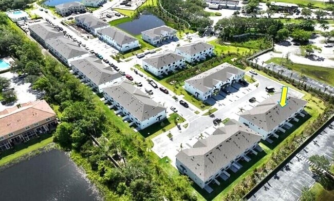 Building Photo - 2880 SE Federal Hwy