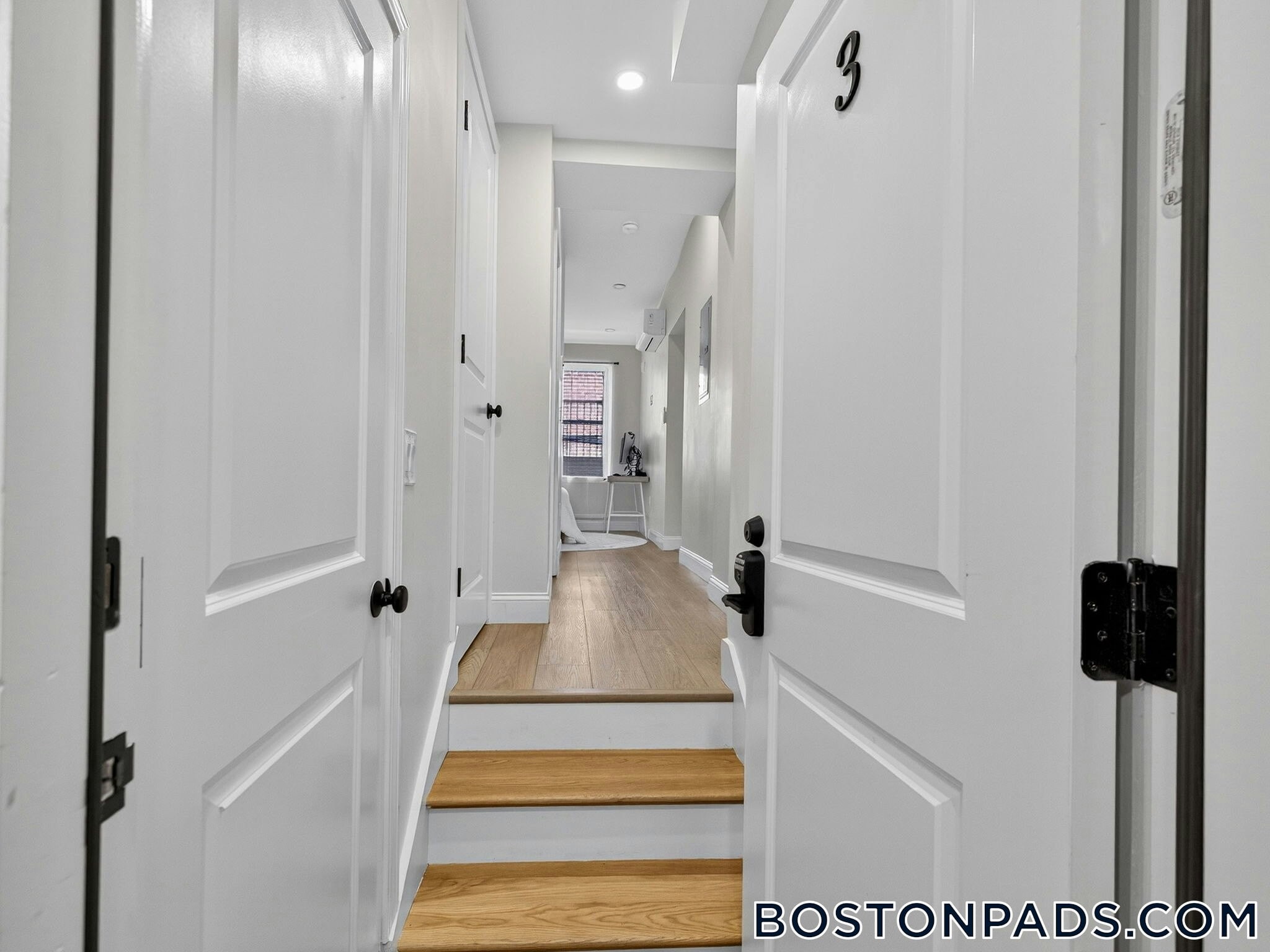 Building Photo - 176 Salem St