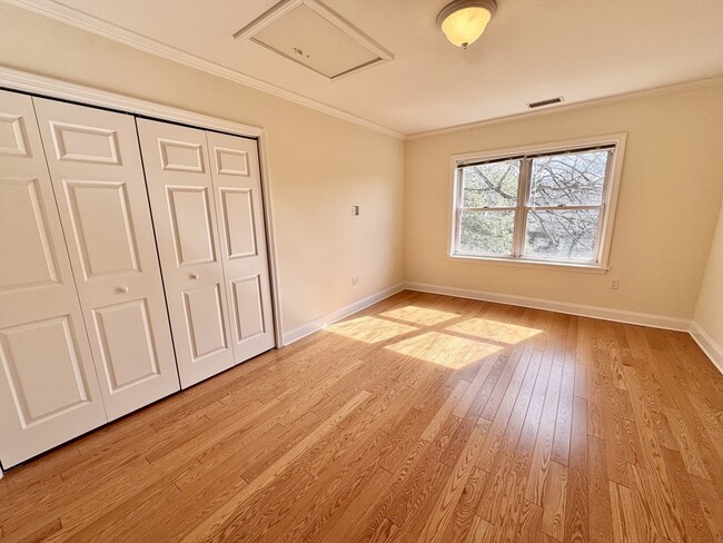 Building Photo - 585 VFW Parkway