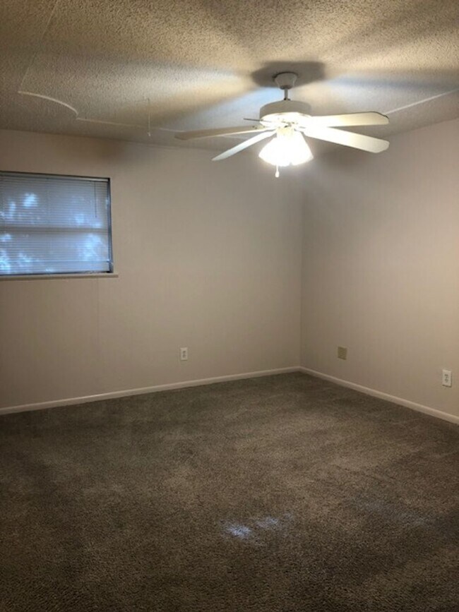 Building Photo - 1208 Alpine Dr