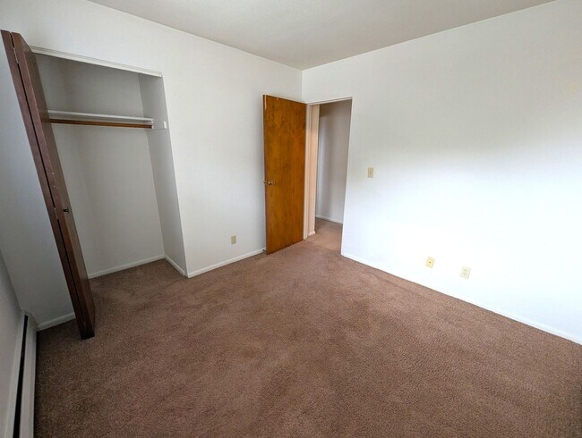 Building Photo - 2020 Pillsbury Ave