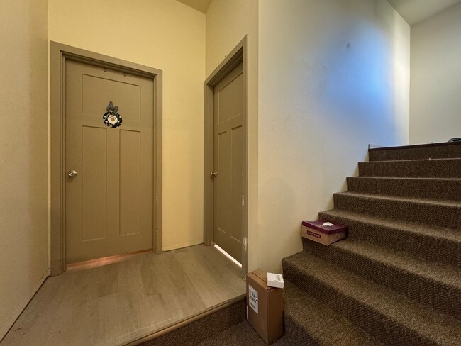 Building Photo - 7 Bed 2.5 Bath House - Near WWU