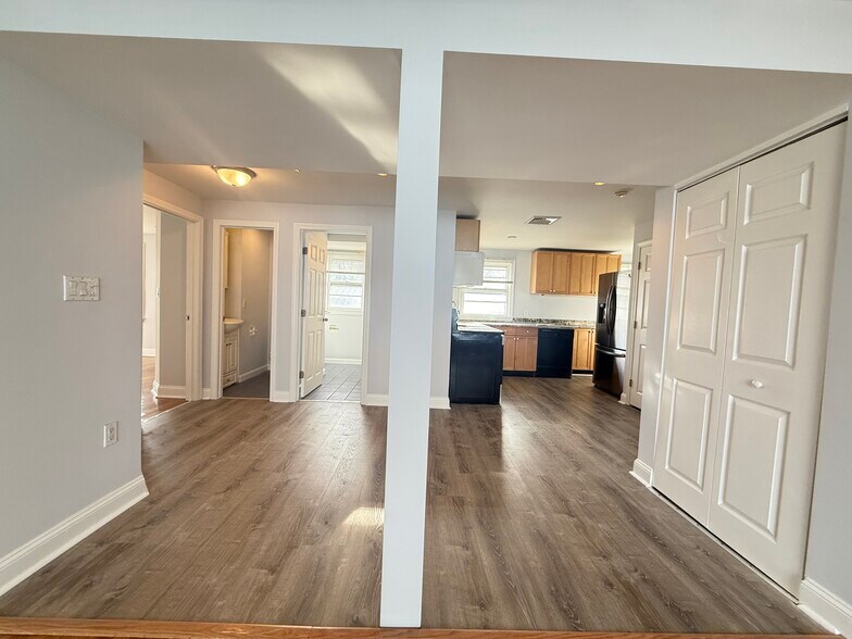 Building Photo - 43 May St