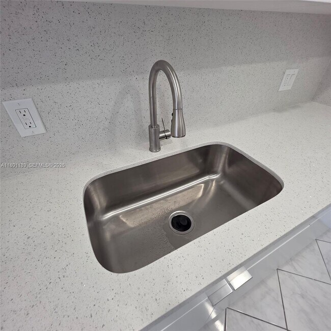 Building Photo - 2350 NE 135th St