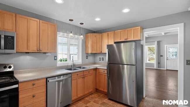 Building Photo - Charming 2BR House in Engelwood