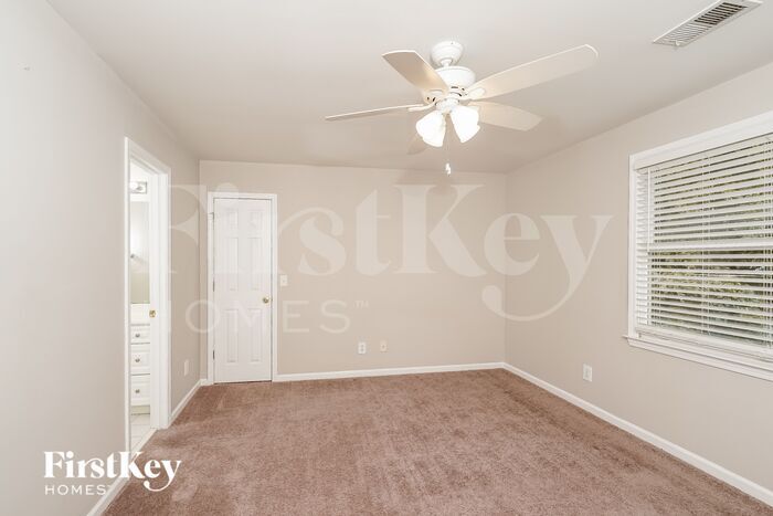 Building Photo - 445 Conroy Cir