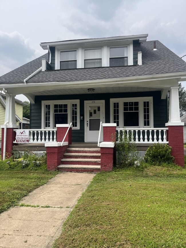 Building Photo - 574 Warren Ave