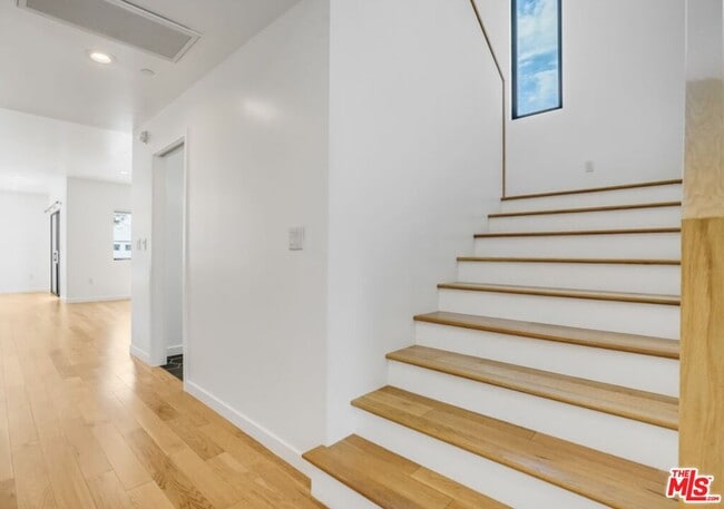 Building Photo - 3641 Greenwood Ave