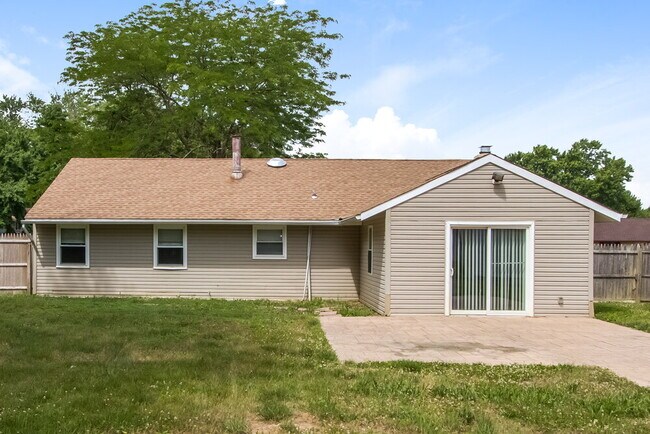 Building Photo - 12 Benedette Dr
