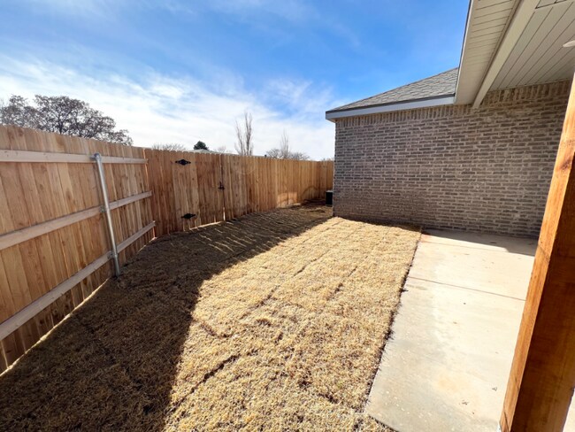Building Photo - 5541 Itasca St