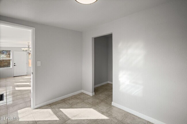 Building Photo - 317 Olivia Cir