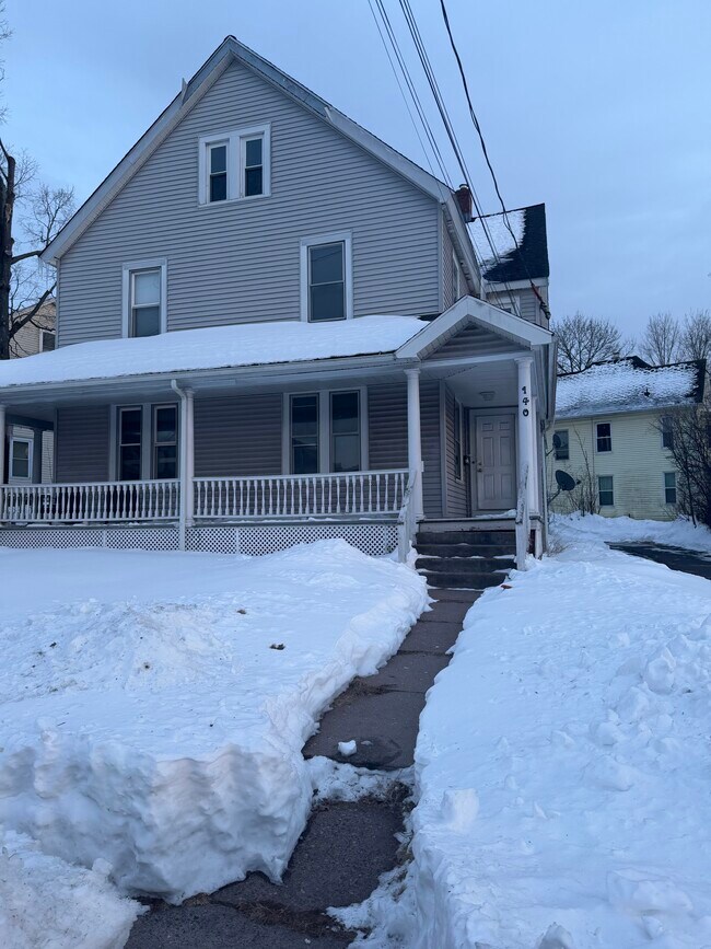 Building Photo - 140 Center St