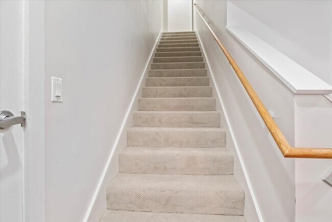 Building Photo - 24 Second St