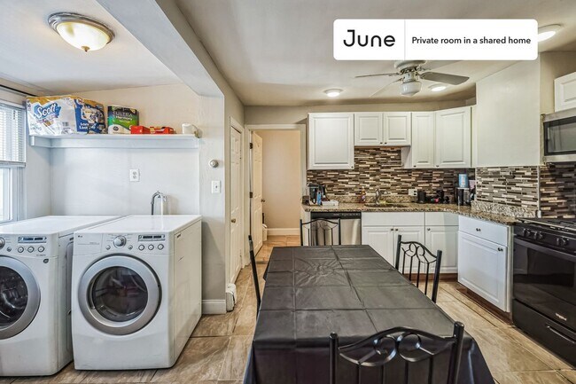 Building Photo - Room in Shared 4 bed/2 bath home