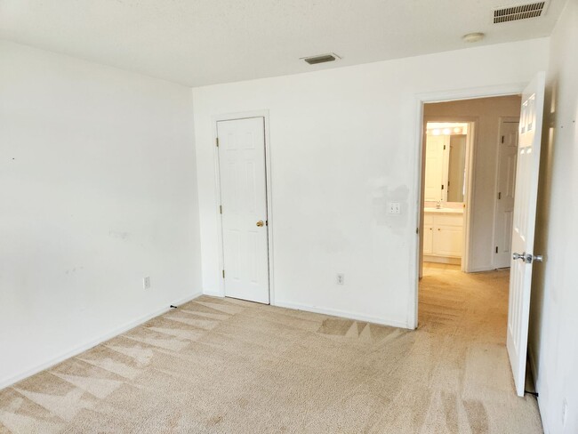 Building Photo - Port St. Lucie Pool Home for rent
