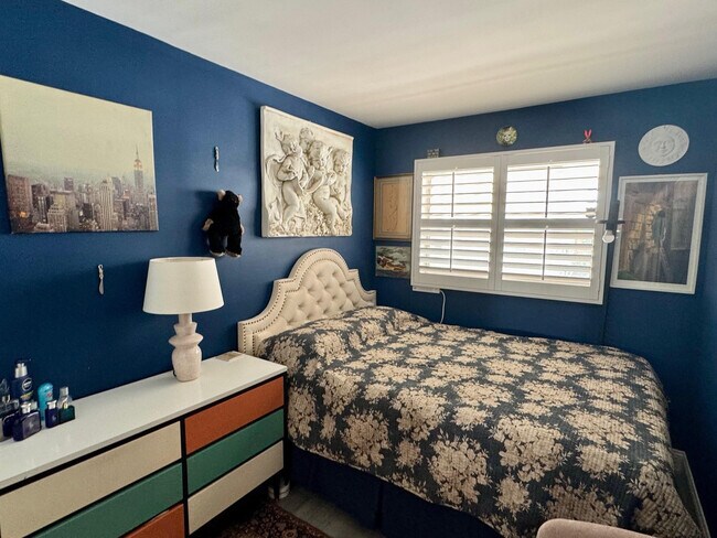 Building Photo - 3051 NE 47th Ct