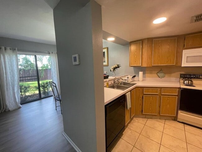 Building Photo - 14739 Norwood Oaks Dr