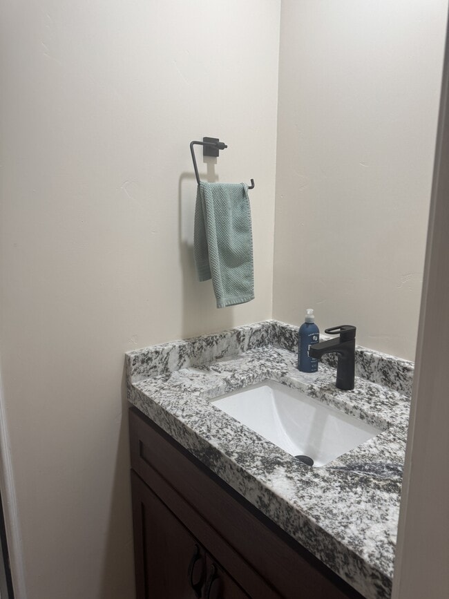 Building Photo - 4621 Locust Ln E