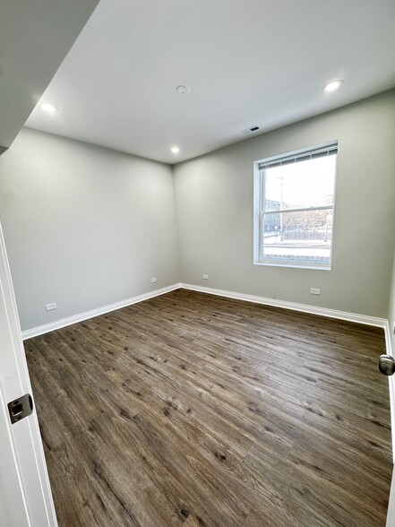 Building Photo - 6807 S Paulina St