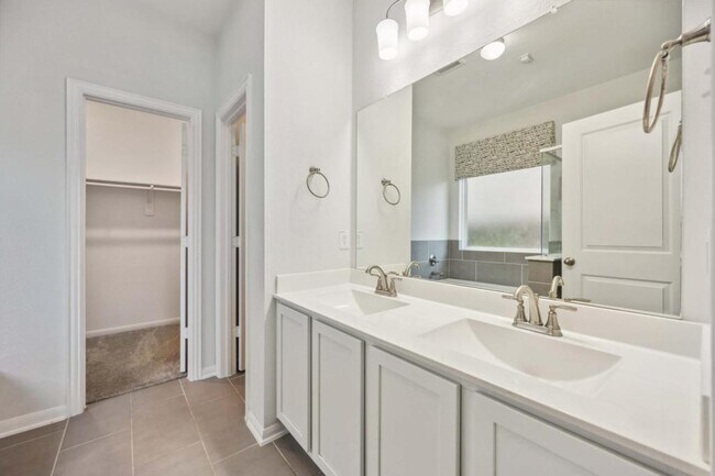 Building Photo - 15246 White Moss Dr
