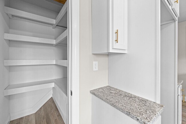 Building Photo - For Sale or Rent – Fully Renovated Stone R...
