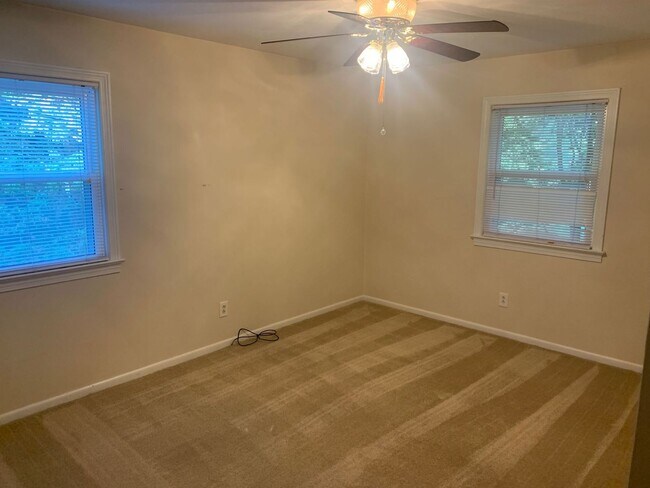 Building Photo - 3BR Single Family Home with an OFFICE!