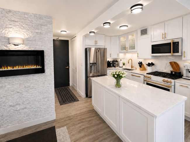 Building Photo - 444 W Fullerton Pky