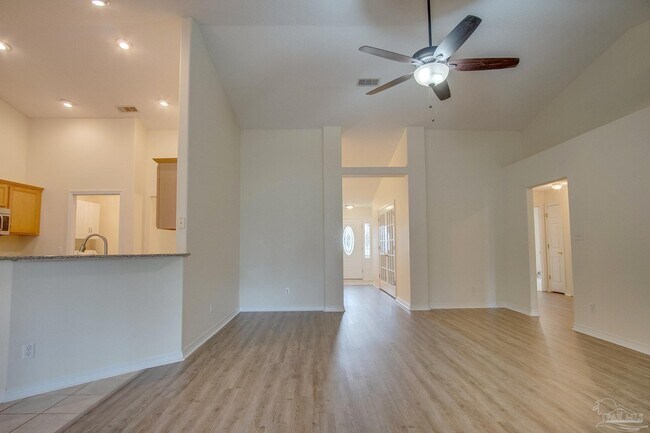 Building Photo - 3012 Classic Dr