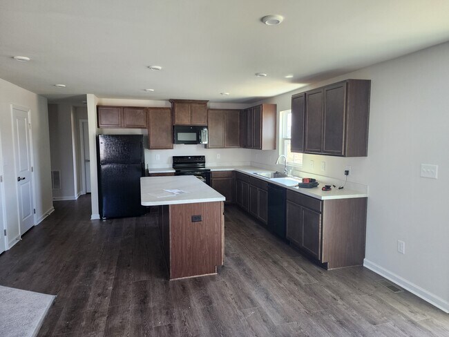 Building Photo - 702 Four Seasons Ct