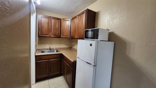Building Photo - 7900 S Orange Blossom Trail