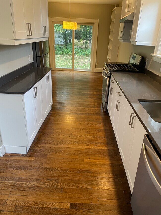 Building Photo - 88 Old Kings Hwy S